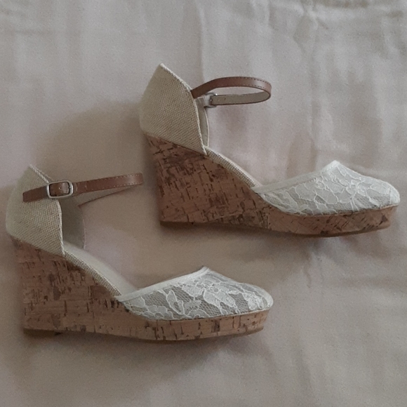 Apt. 9 Heels - Picture 2 of 7